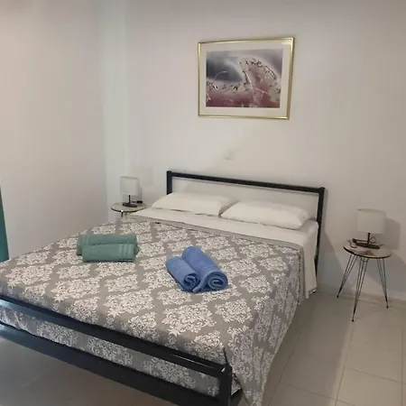 Hibiscus Appartments 1 阿凡投