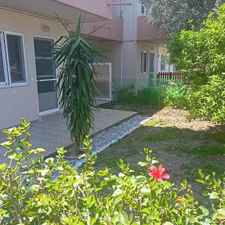 Hibiscus Appartments 1 *